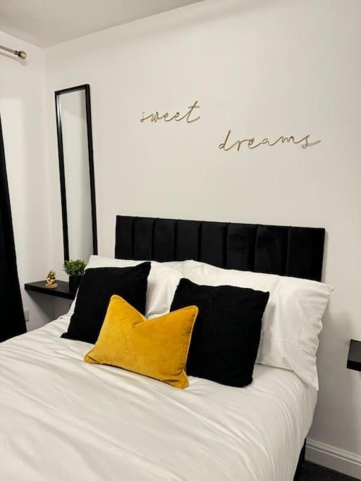 Luxury Cozy 3 Bed Apartment 5Mins From City - Free Parking! Nottingham Exterior foto